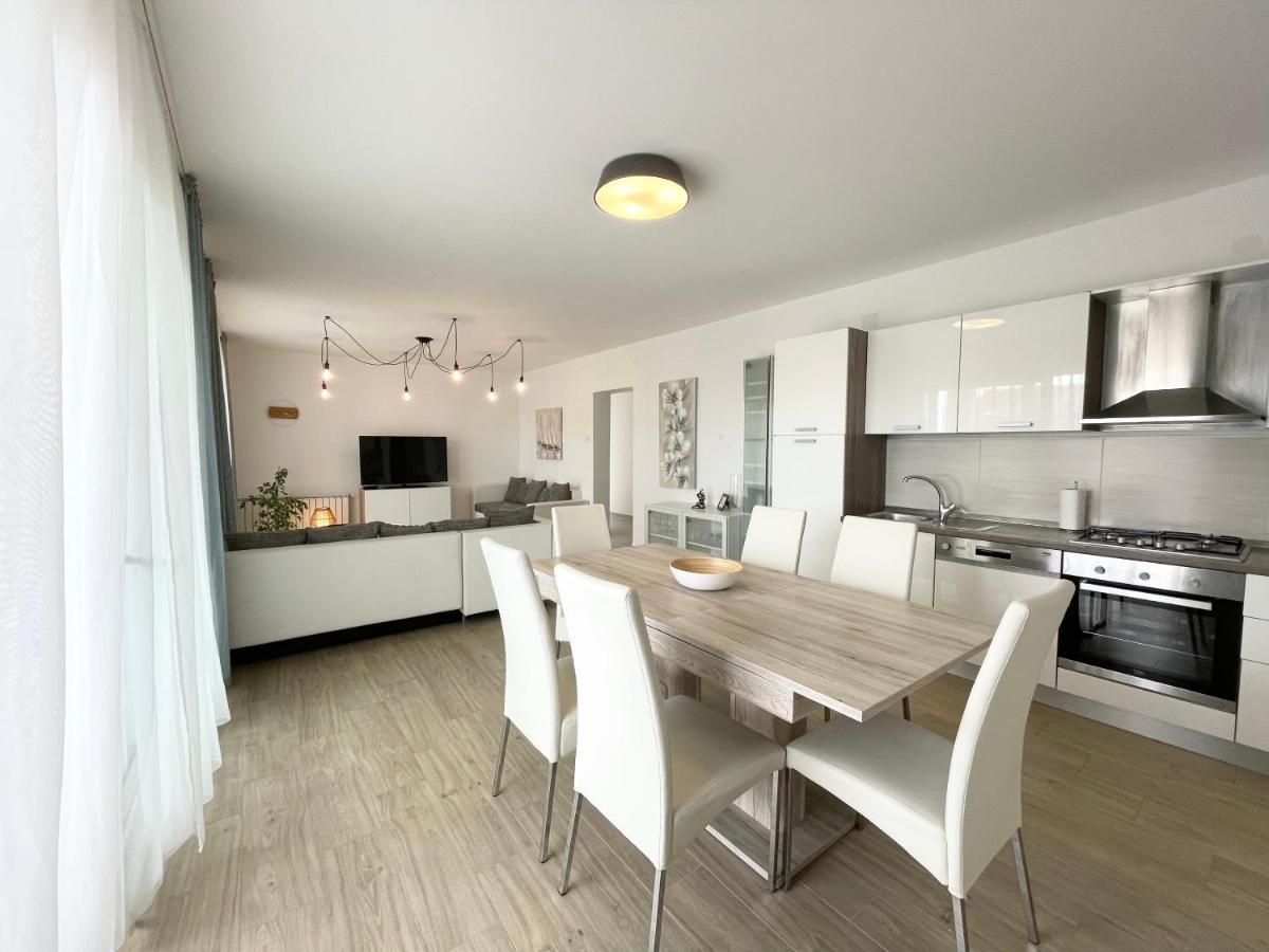 Apartments Maja Dramalj Eksteriør billede